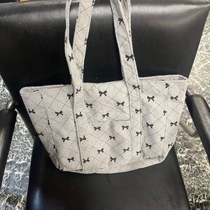Elegant Gray Tote Bag with Black Bow Accents